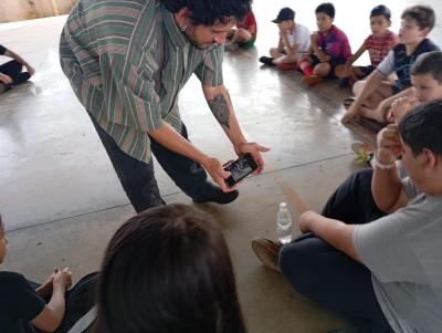 Alunos da Escola Municipal JosÃ© BonifÃ¡cio se preparam para a Noite de AutÃ³grafos com projetos de arte e cultura